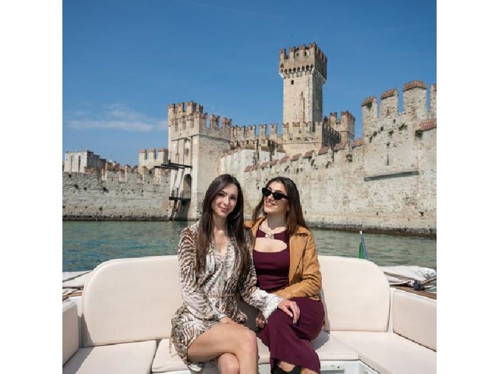 Private Romantic Motorboat Tour From Sirmione