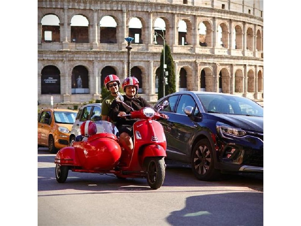Rome Vespa Sidecar Tour — 90-Minute City Highlights Tour