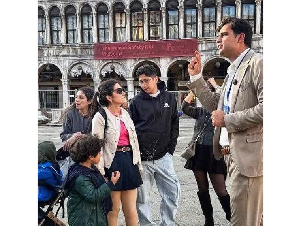 Story of Venice: Private Tailor-Made Walking Tour & Pickup