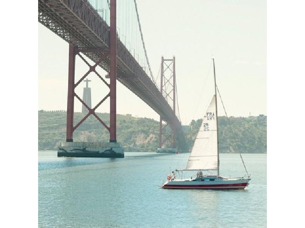 Discover Lisbon aboard a private sailboat in the Tejo