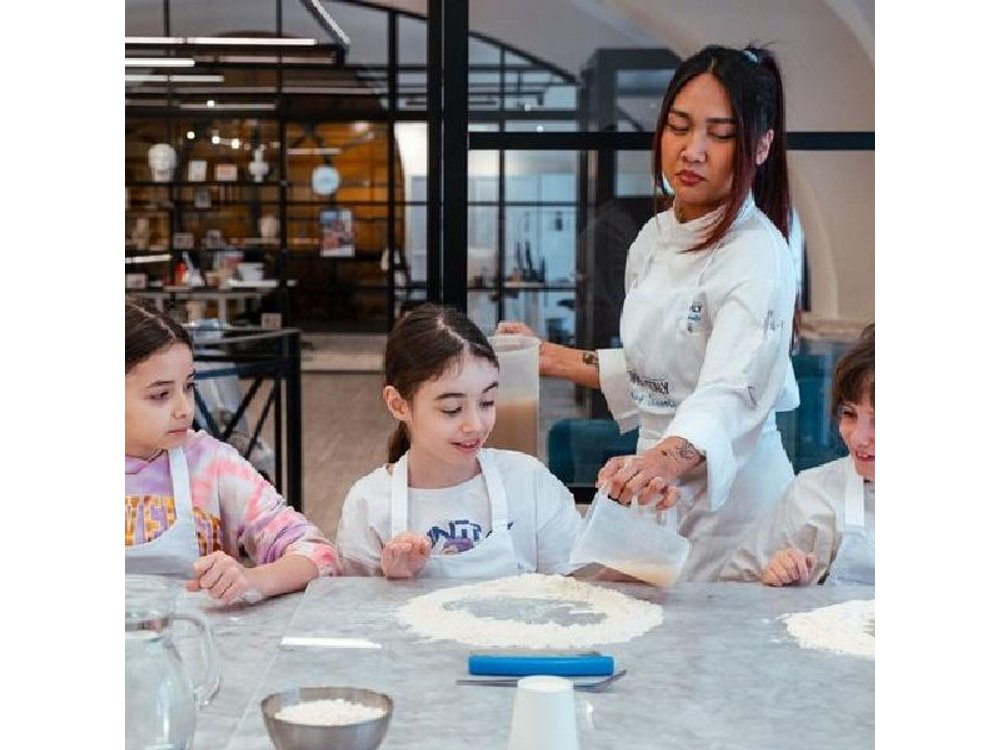Rome Pizza or Pasta Cooking Class Gelato Tasting & Unlimited Wine