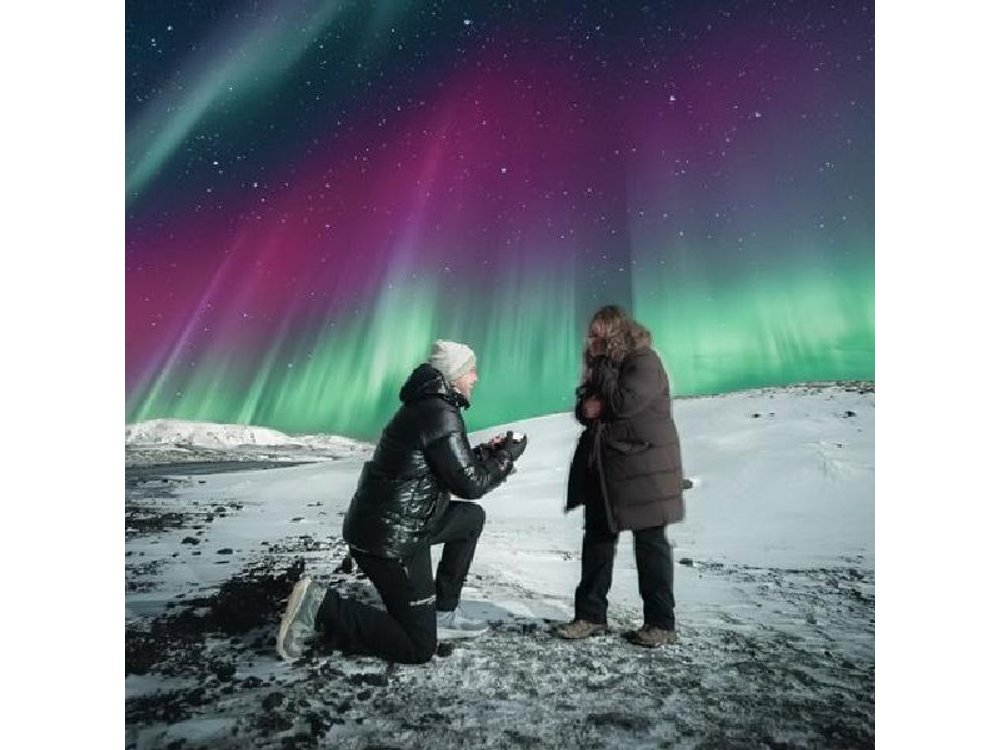 Reykjavik Northern Lights Tour with Professional Photographer