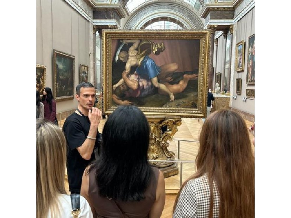 Paris: Louvre Museum Semi Private Tour