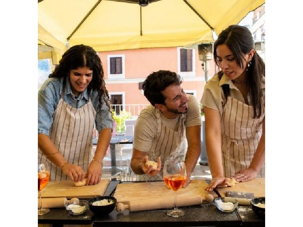 Rooftop Pasta and Cocktails Cooking Class in Rome