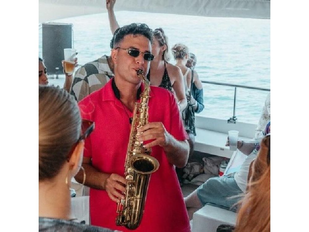 Barcelona Boat Party Cruise with Drinks & Live DJ