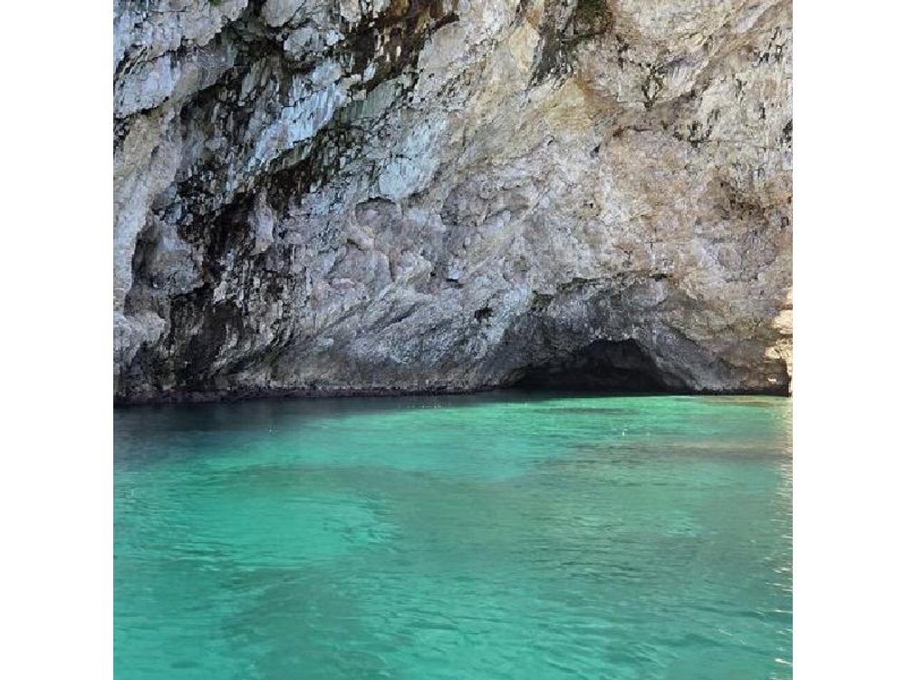 Boat Tour to Giardini Naxos and Taormina Bathing Caves