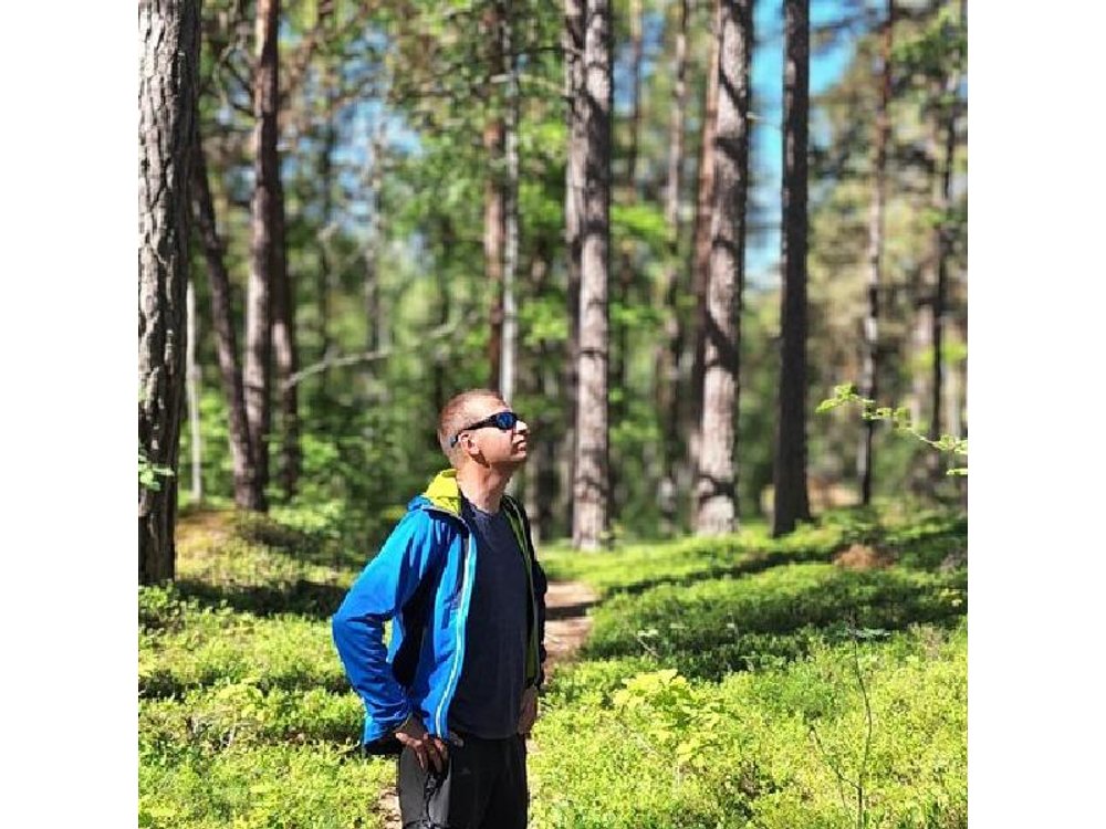 Stockholm: Hike, Forest Lunch and Cold-Water Floating