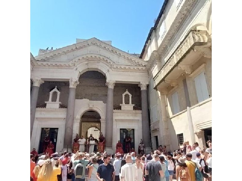 Split Walking Tour: Old Town, Hidden Gems & Local Tips