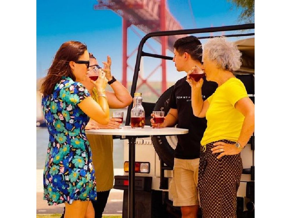 LISBON PRIVATE TOUR in a Vintage Jeep with FOOD & DRINK Tastings