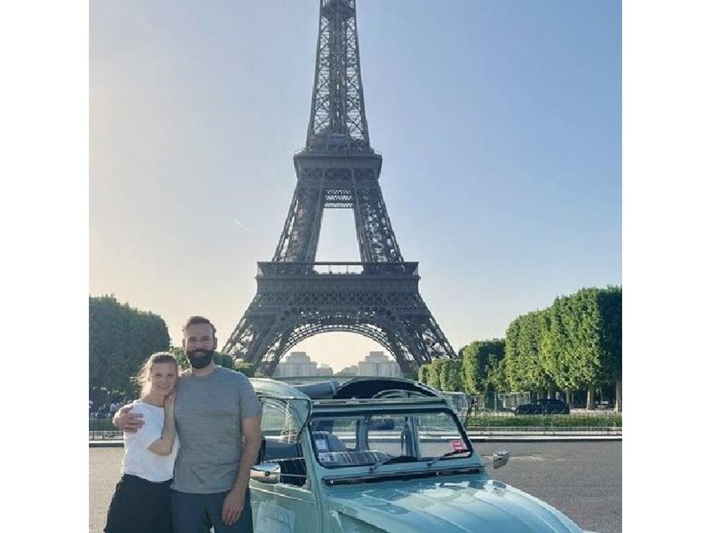 Paris: Guided tour in 2CV day & night (Champagne & Montmartre)