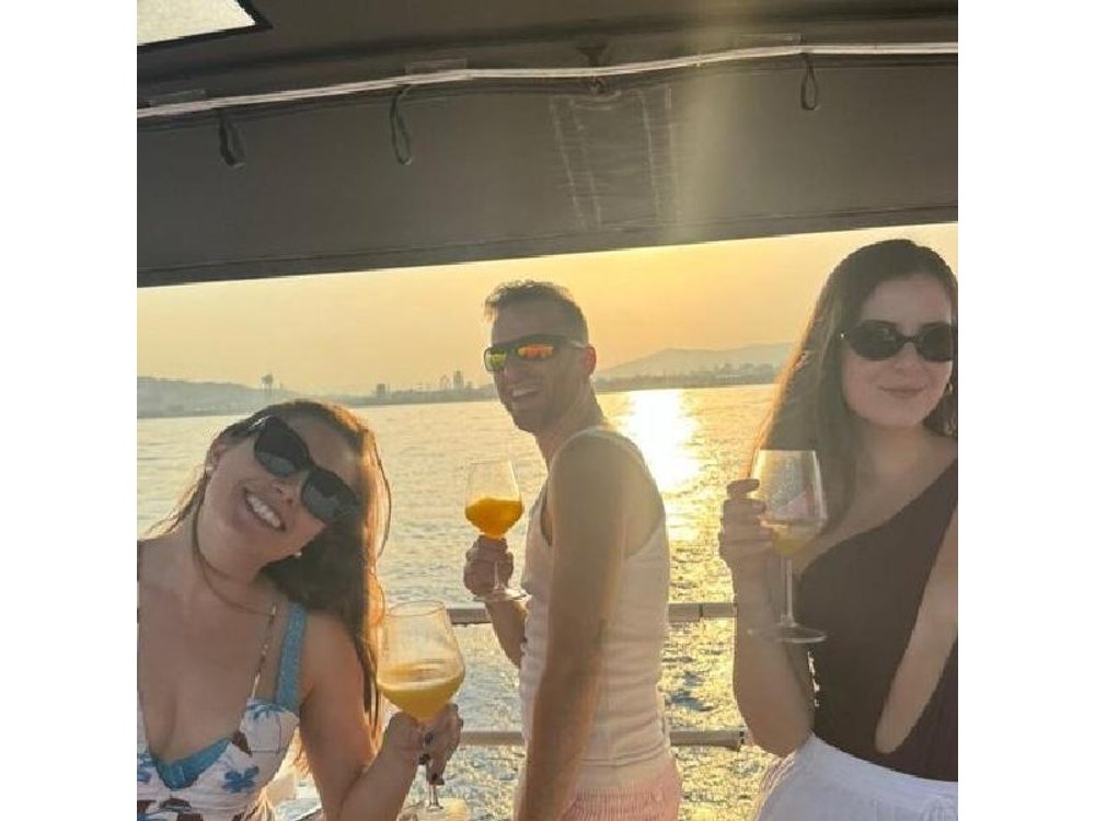 Barcelona Private Sailboat Tour with Local Drinks & Snacks