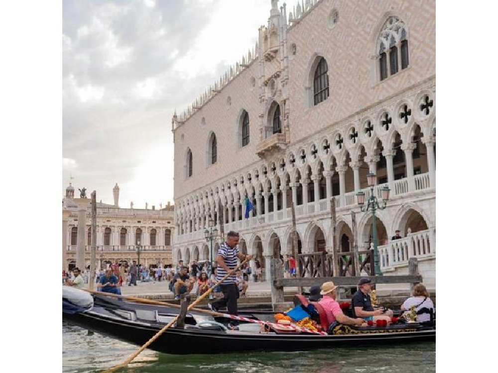 Venice Walking Tour and Gondola Ride