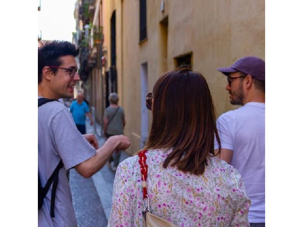 Barcelona : Local Walking Tour of Grace with vermouth included