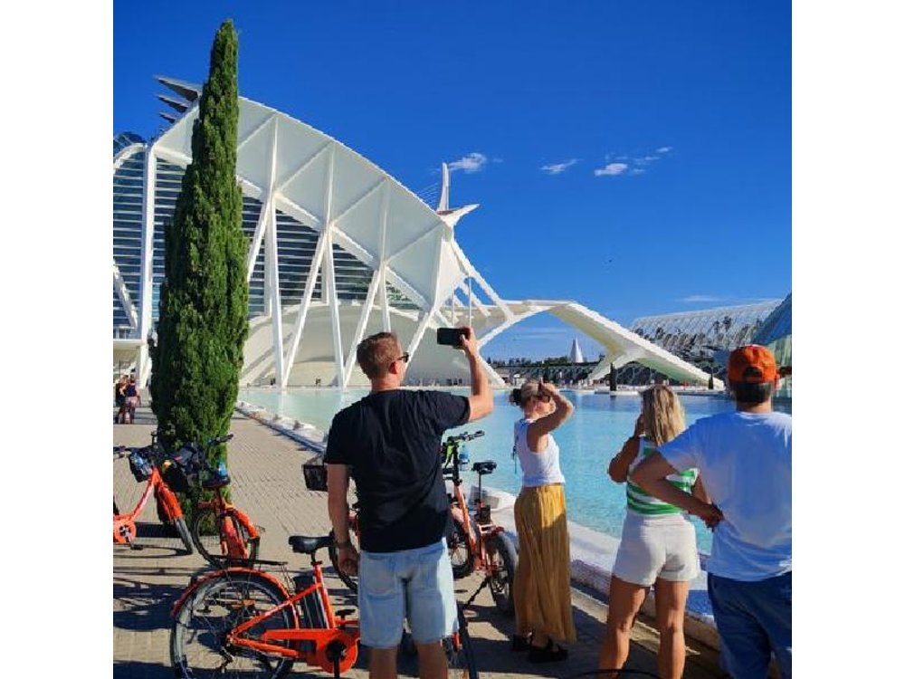Valencia City Highlights in Guided Bike or E-Bike Tour