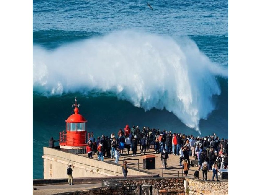 From Lisbon : Tour Óbidos & Nazaré - Medieval Villa and Giant Waves