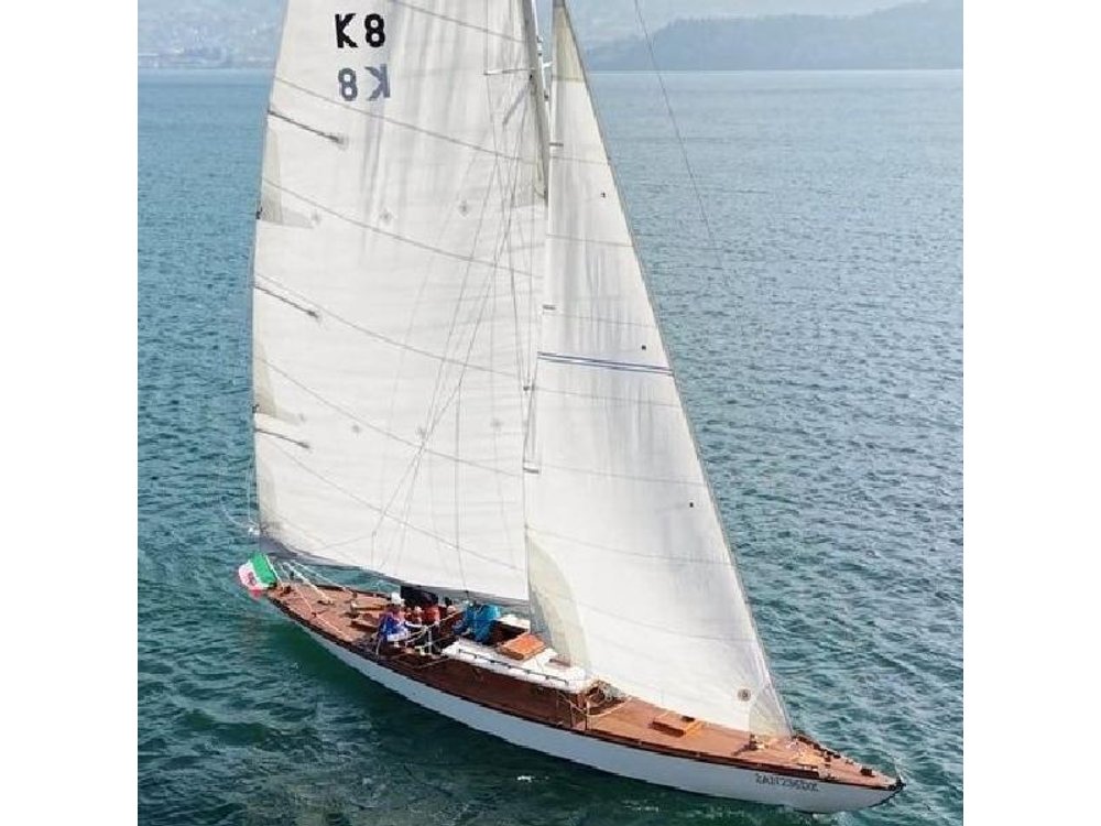 Private Guided Sailing Boat Tour on Lake Como with Aperitif