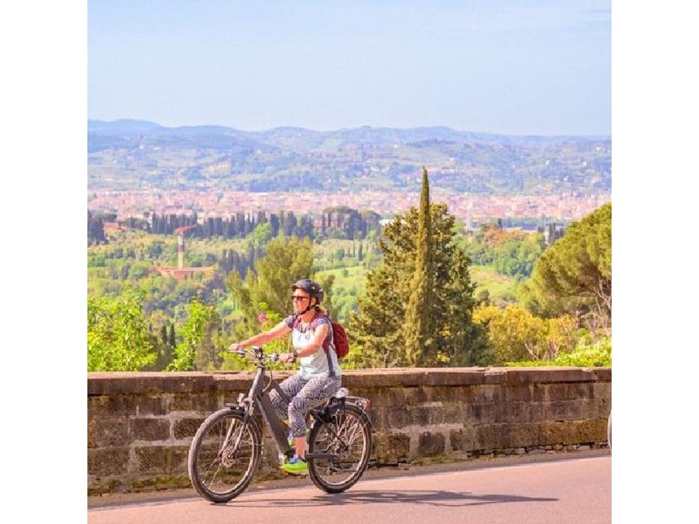 Florence: E-Bike Tour with Olive Oil Tasting or Relax in the Pool