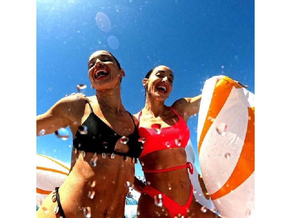 Athens: Swimming Day Cruise with DJ, Lunch & Drinks incl.