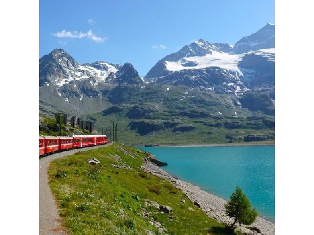 Lake Como Cruise, St. Moritz & Bernina Red Train Tour from Milan