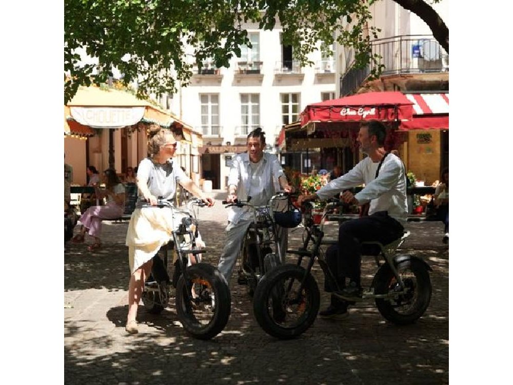 Private Paris electric bike ride with video
