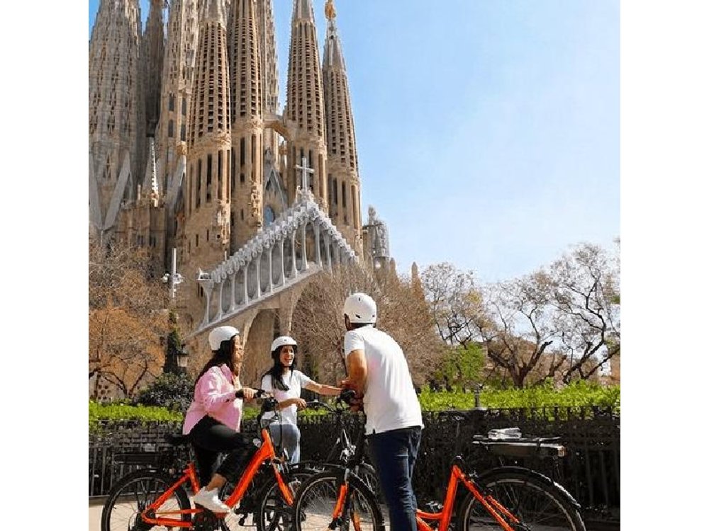 Tapas Tasting Bike/E-Bike Tour in Barcelona