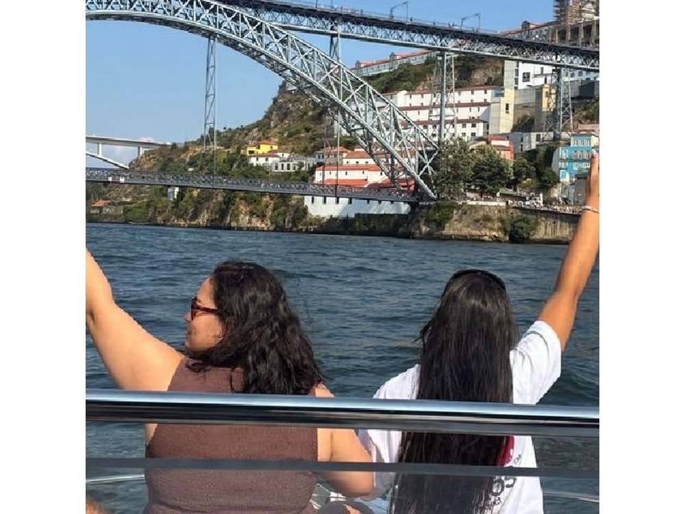 Exclusive private cruise in Porto with Porto wine