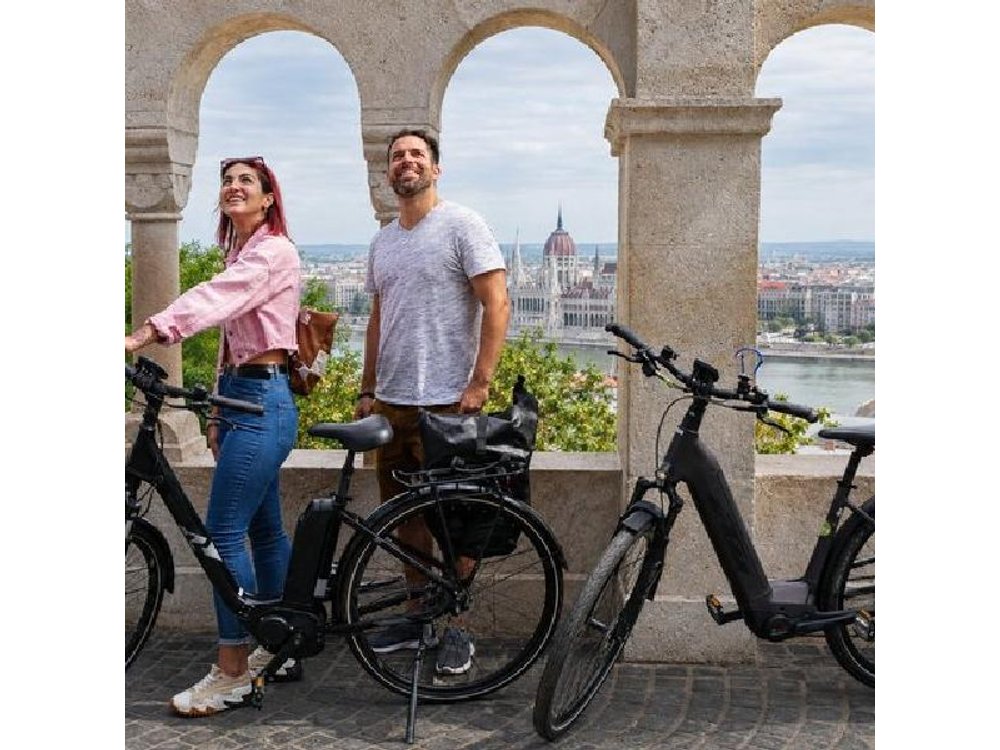 Budapest: Citadella, Buda Castle & Highlights E-Bike Tour