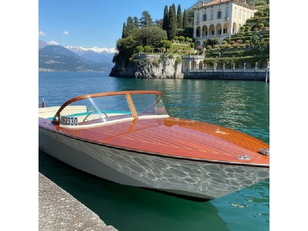 1-Hour Private Boat Tour of Lake Como With Skipper