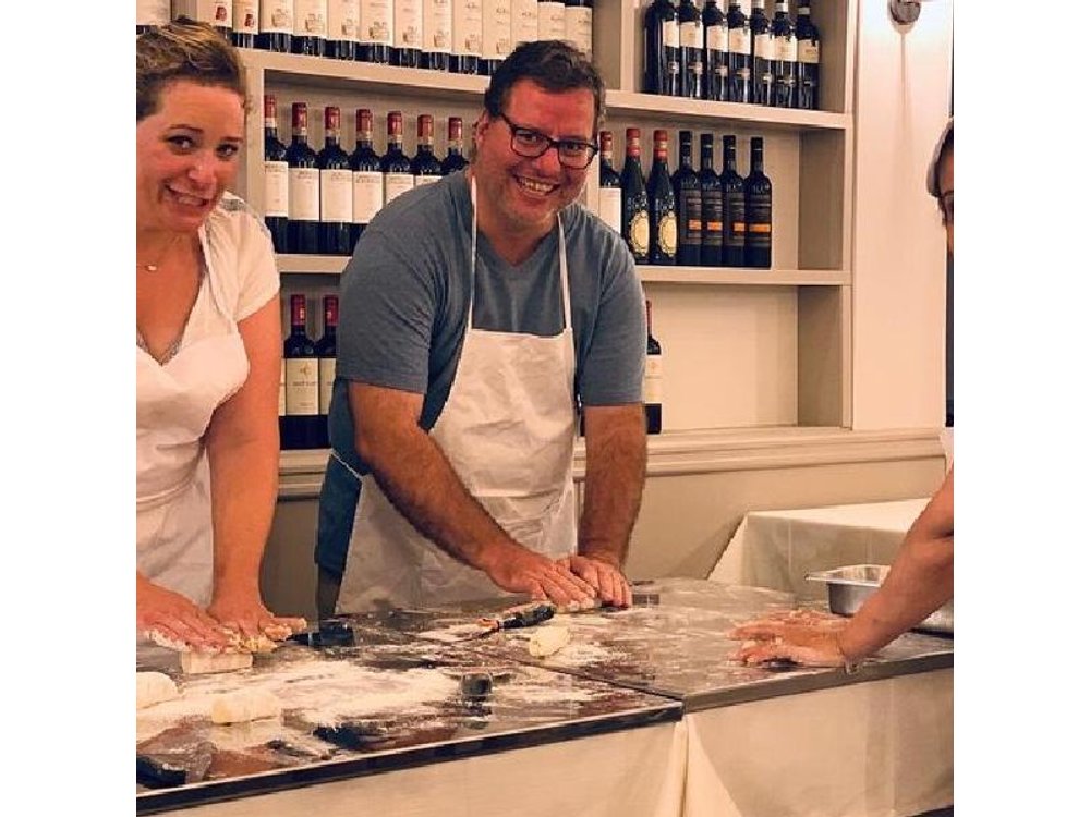 Bologna: Pasta and Tiramisu Small Group Cooking Class with Wine
