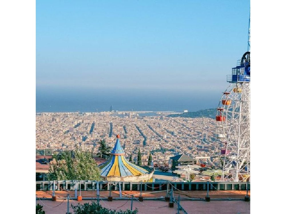 Hiking through Tibidabo with a visit to the temple