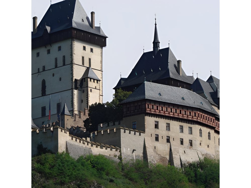 Private Full-Day Tour Karlstejn Castle and Crystal Glassworks from Prague