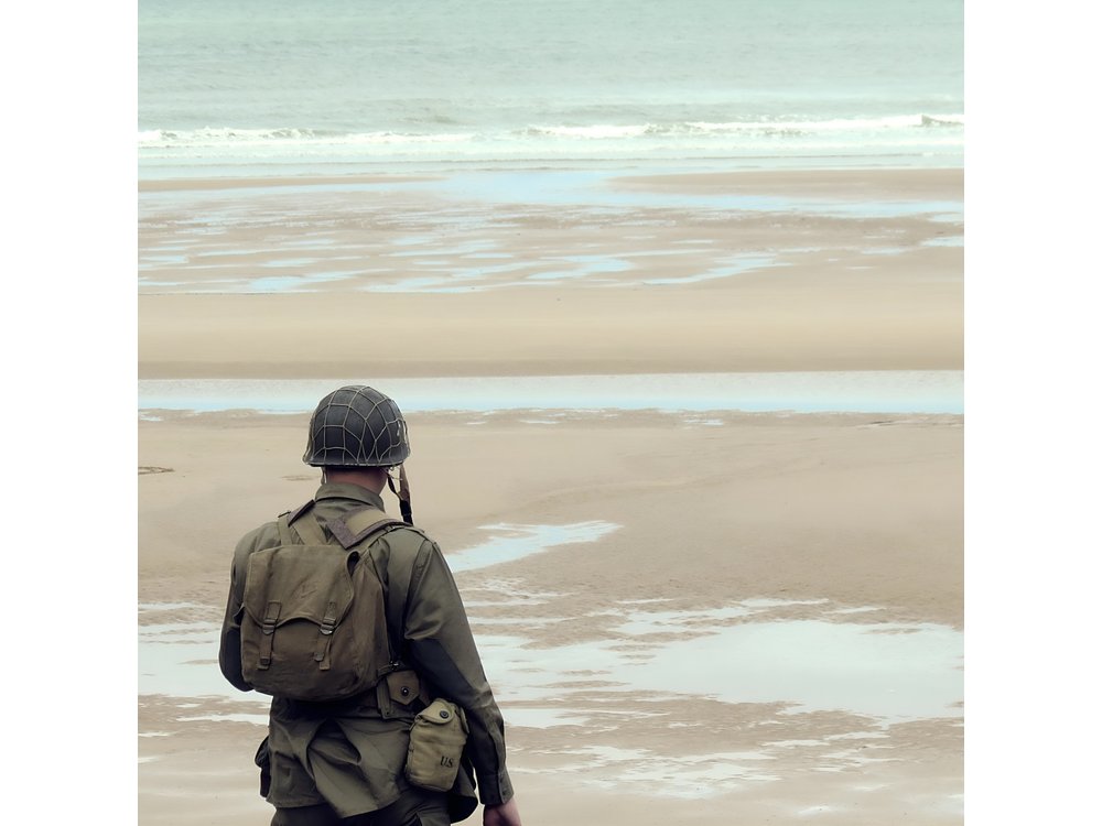 Normandy D-Day Private Tour with Omaha Beach from Paris