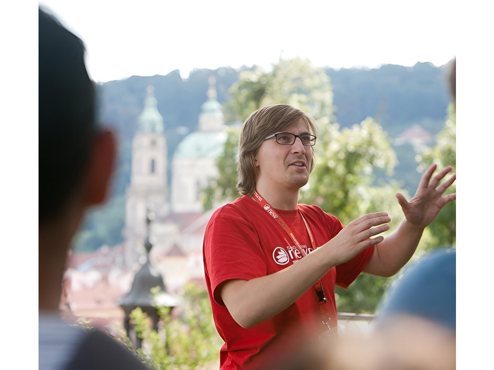 Prague Castle and Charles Bridge Tour with Interior Option