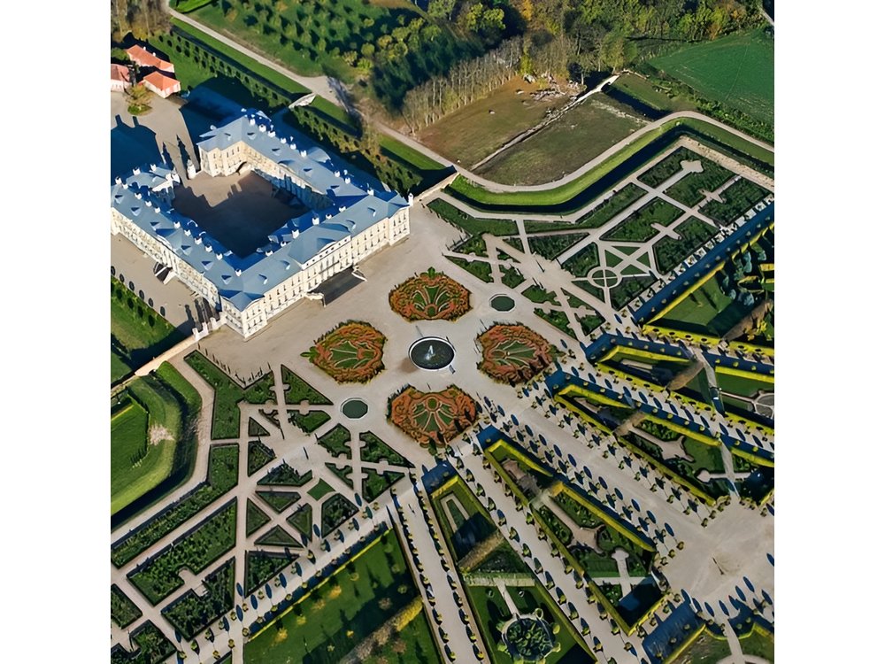 Full-Day Private Trip to Palace and Medieval Castle from Riga