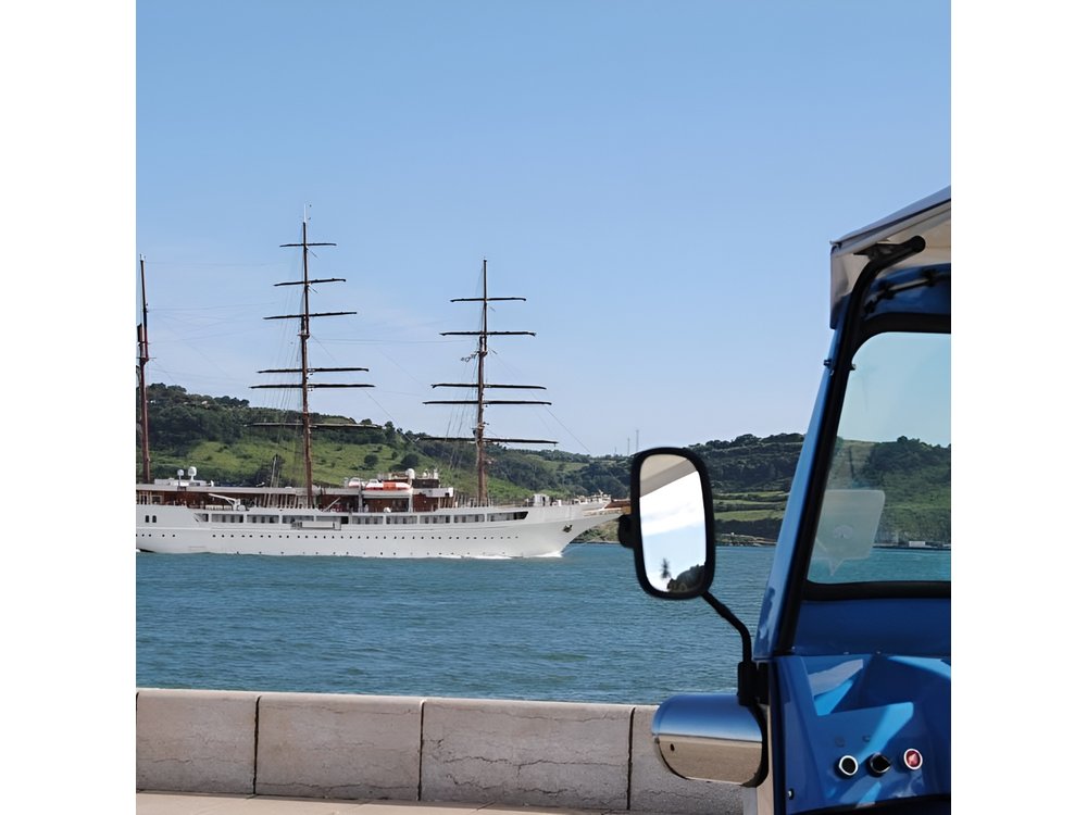 Belem Tour by Tuk Tuk from Lisbon