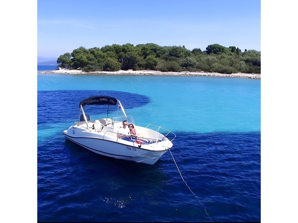 Blue Lagoon and Solta Island from Split or Trogir-Private Tour