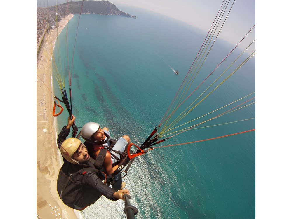Alanya: Tandem Paragliding Experience Over Cleopatra Beach