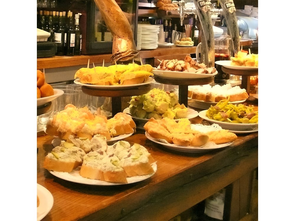 Private Tapas Walking Tour in Barcelona Modernist Area with Dinner included