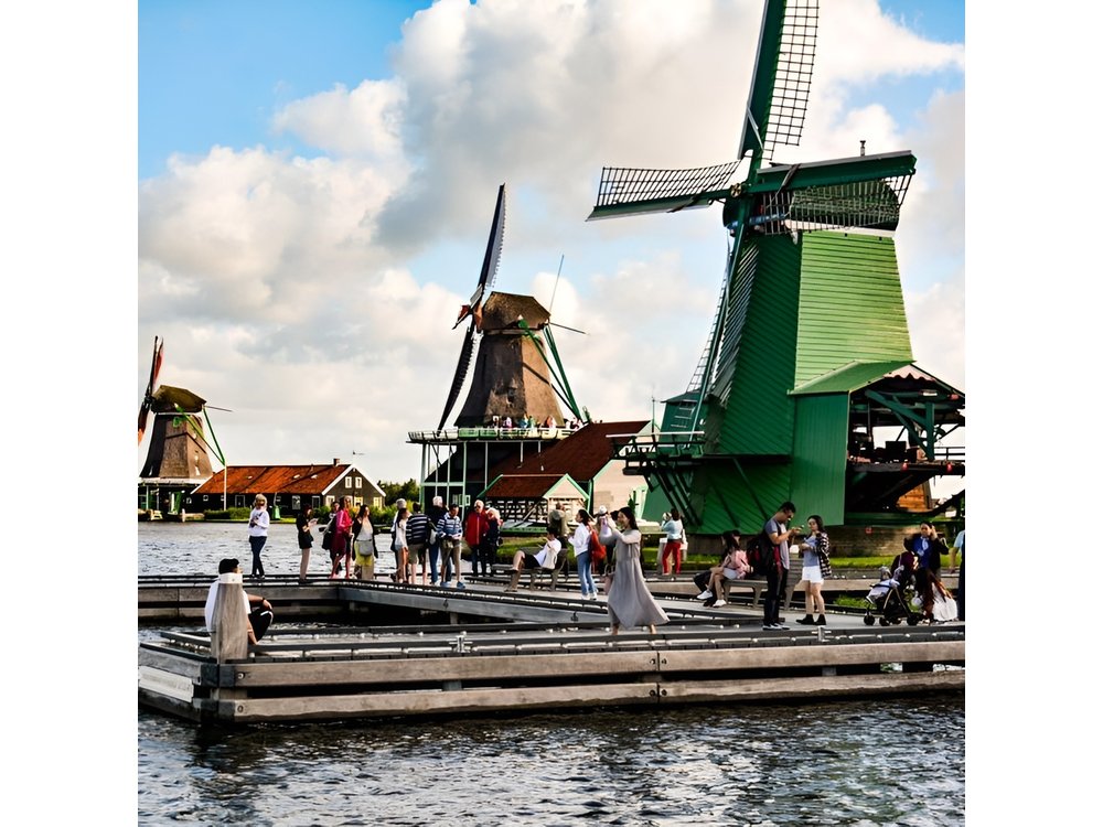 Private Daytrip Giethoorn and Windmills of Zaanse Schans from Amsterdam