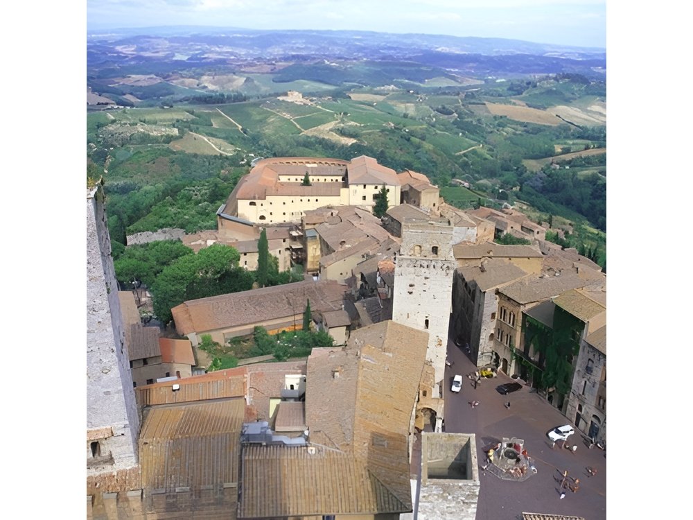 Siena, San Gimignano and Chianti Wine Small Group from Lucca