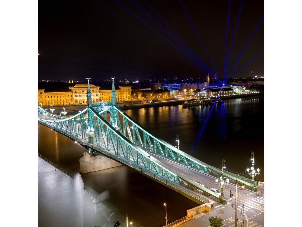 Budapest by Night: Private TukTuk Tour of Illuminated Landmarks