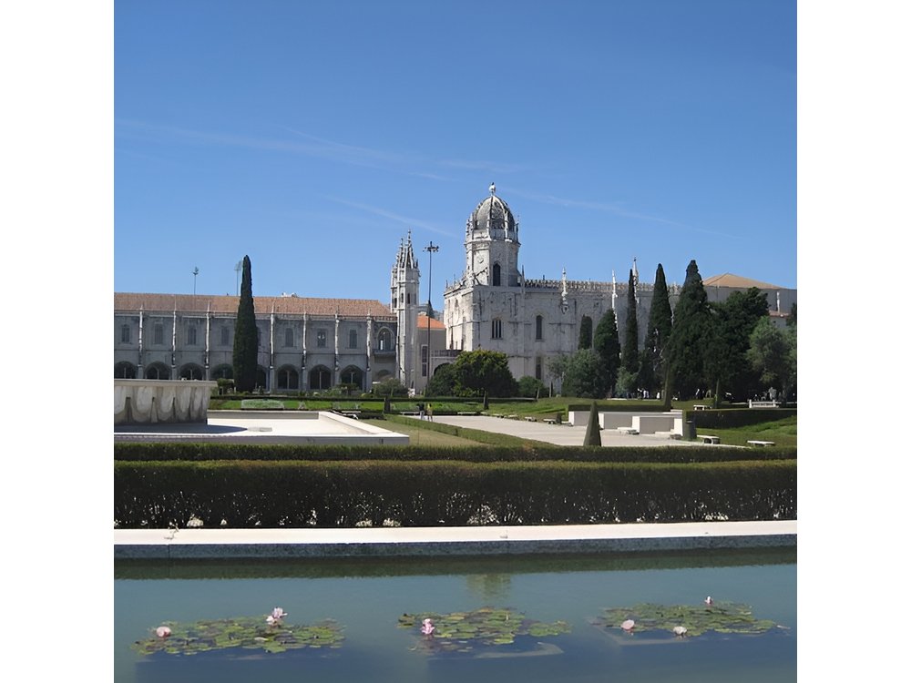 Lisbon experience tailored private tour (half day)