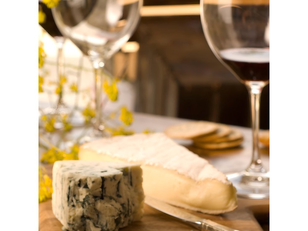 Paris Wine and Cheese Pairing Private Masterclass in a Bistrot