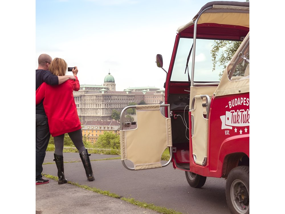 Budapest Romantic Private Tuk Tuk Tour