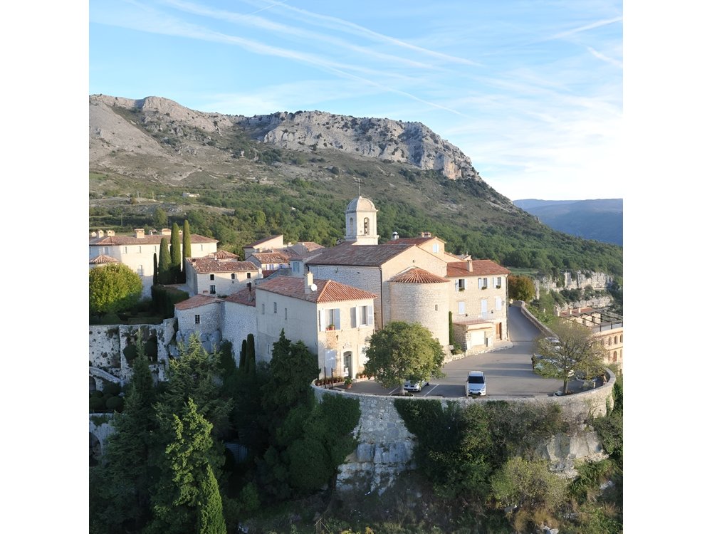 West Coast and Countryside shared & Guided tour from Nice