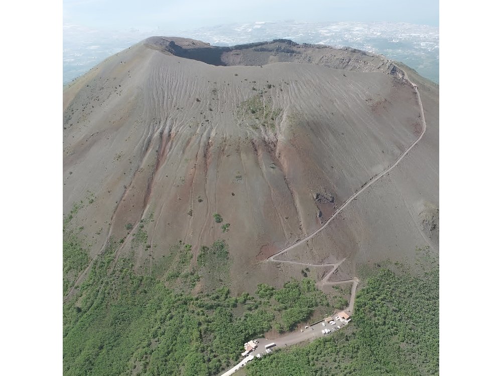 Mt Vesuvius and Pompeii Tour by Bus from Sorrento