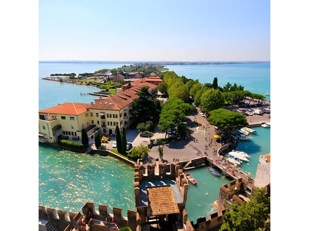 Juliet's Verona & a Sirmione Cruise on Lake Garda from Milan