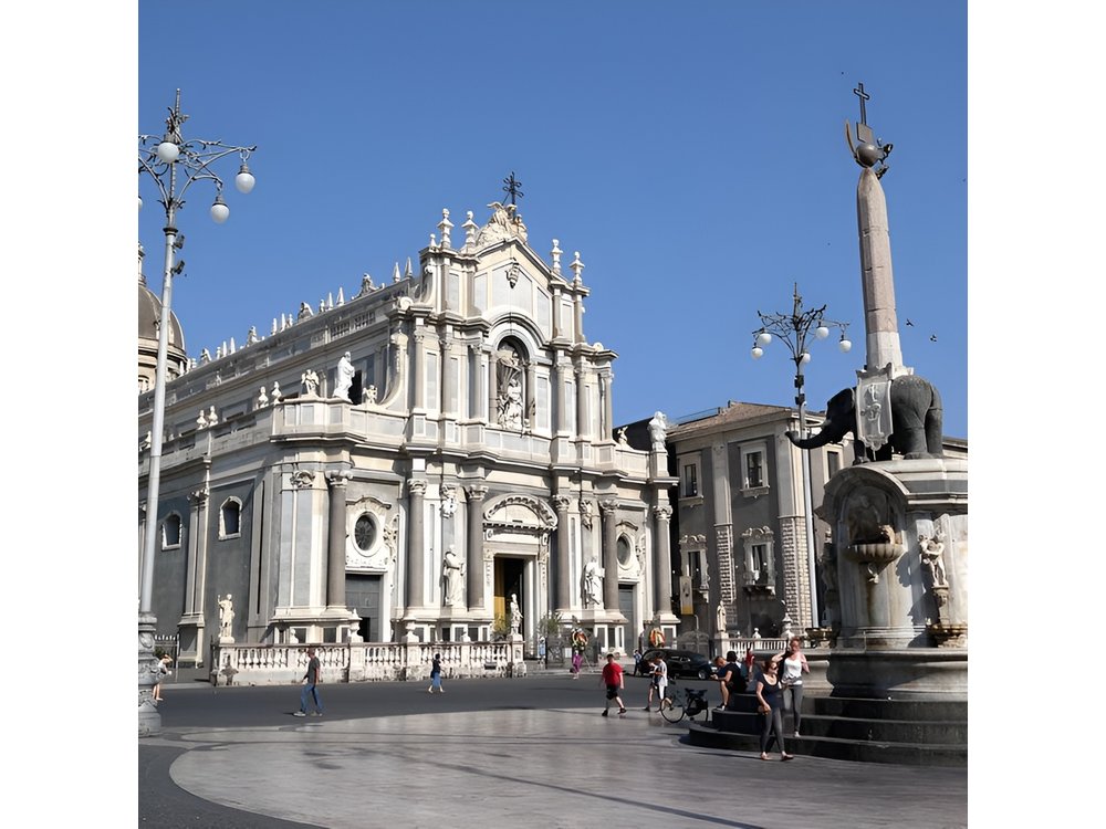 Catania Private Walking Tour with "Arancino and Cannolo" Tasting