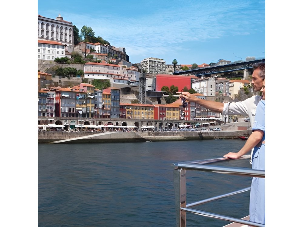 Explore Porto & Aveiro within Riverboat Cruises - Private Full Day Tour from Lisbon with Lunch
