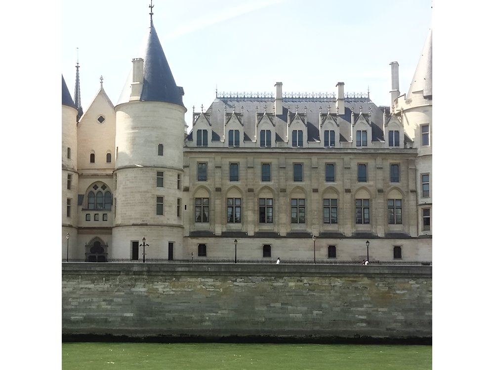 Notre Dame & Ile de la Cité Private 2-Hour Walking Tour in Paris